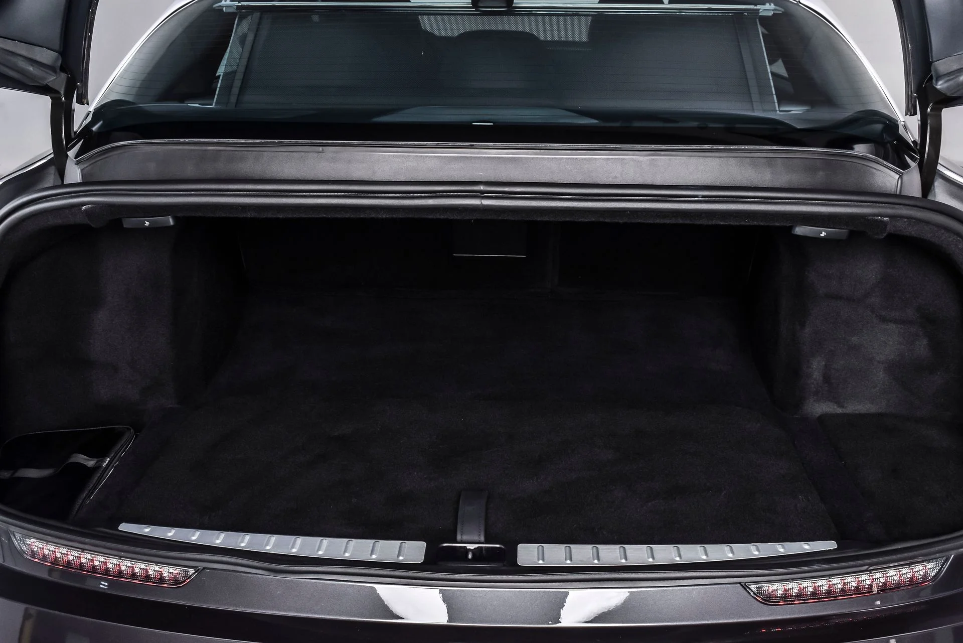 Used 2023 Quantum Gray Metallic Lucid Grand Touring image 12