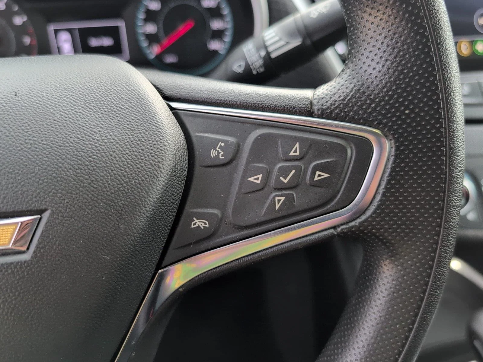 Used 2024 Mineral Gray Metallic Chevrolet LT image 32