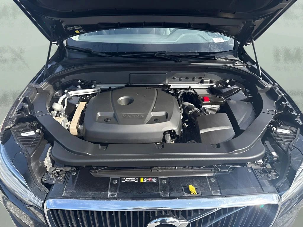 Used 2020 Black Volvo T5 Momentum image 21