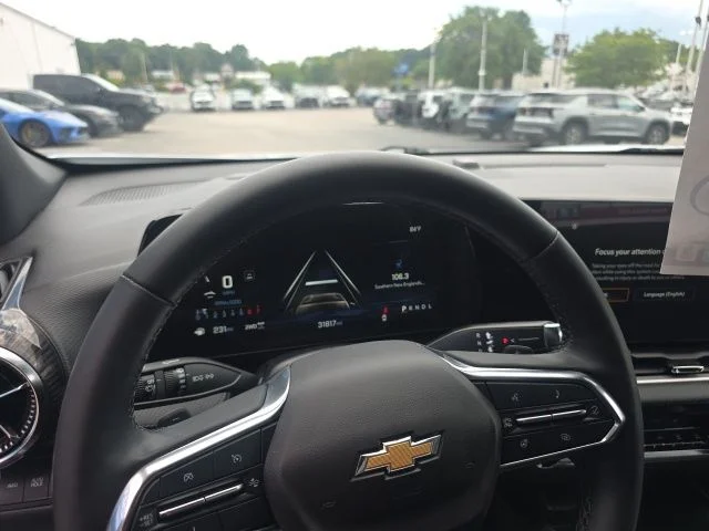 Used 2025 White Chevrolet LT image 17