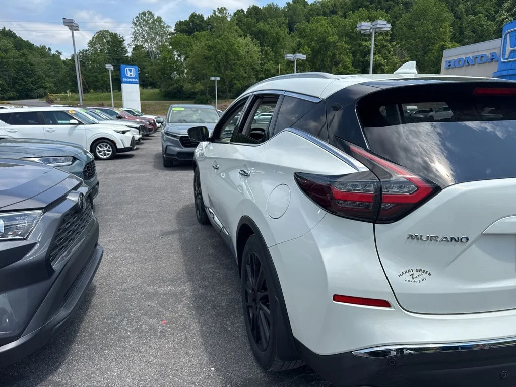 Used 2020 White Nissan SL image 6