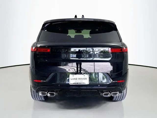 New 2026 Santorini Black Metallic Land Rover Dynamic SE image 6