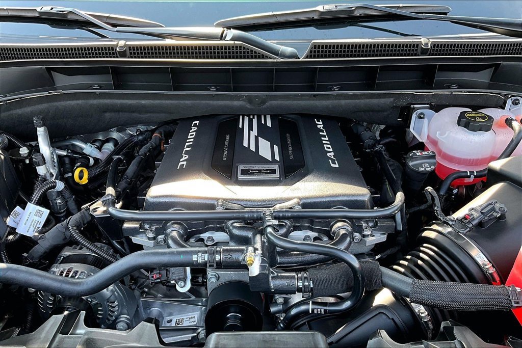 New 2027 Vibrant White Tricoat Cadillac V-Series image 11