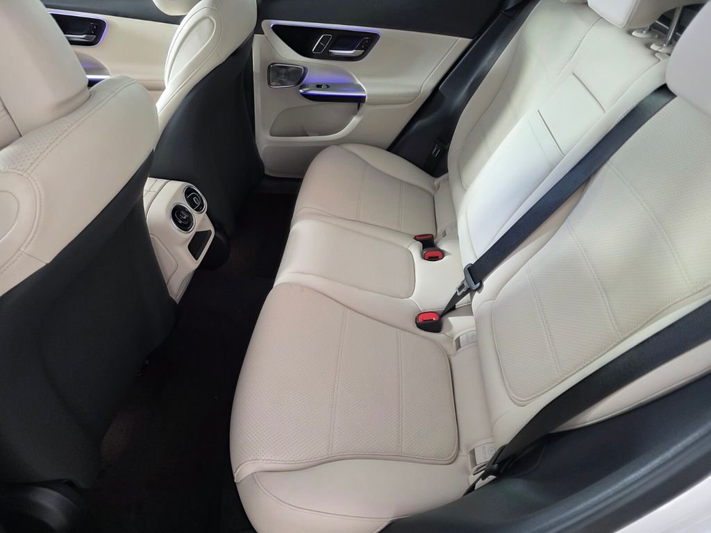 New 2027 Polar White Mercedes-Benz GLC 300 image 11