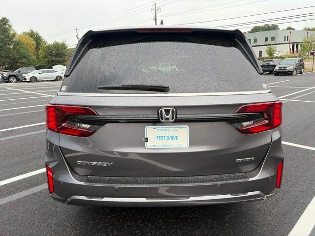 Used 2025 Modern Steel Metallic Honda Touring image 11
