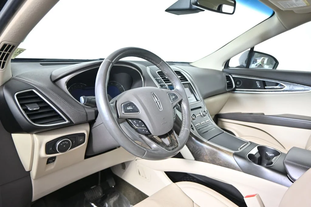 Used 2016 Black Lincoln Reserve image 23