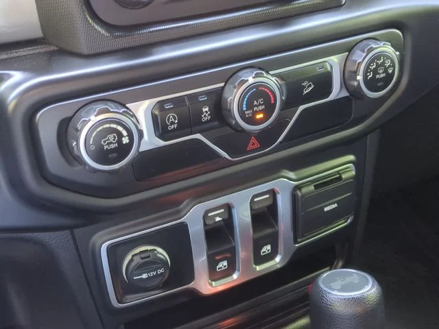 Used 2020 Gray Jeep Sport S image 36