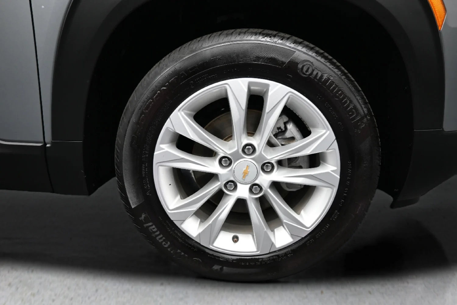 Used 2023 STERLING GRAY METALLIC Chevrolet LS image 17