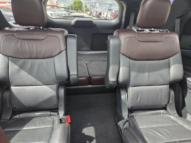 Used 2023 Carbonized Gray Metallic Ford Platinum image 33
