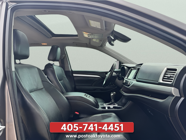 Used 2018 Gray Toyota XLE image 14