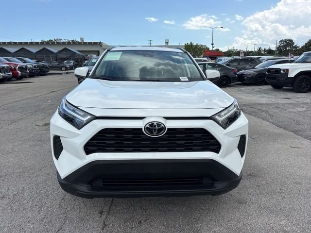 Used 2025 White Toyota XLE image 15