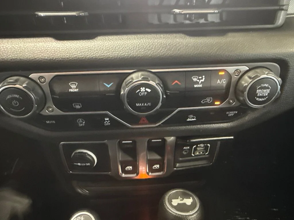 Used 2024 Gray Jeep Sport S image 17