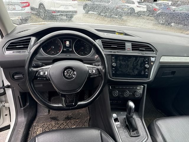 Used 2018 Pure White Volkswagen 2.0T SE image 11