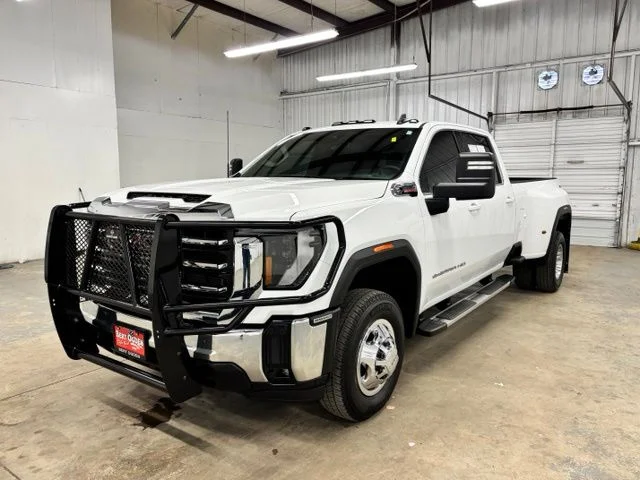 Used 2025 White GMC SLE image 3