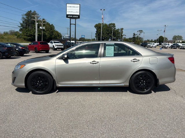 Used 2014 Creme Brulee Toyota LE image 8