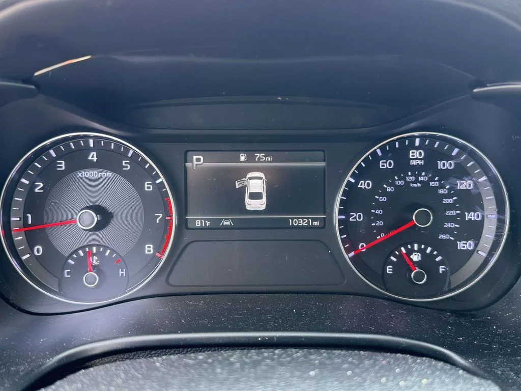 Used 2024 White Kia LXS image 22