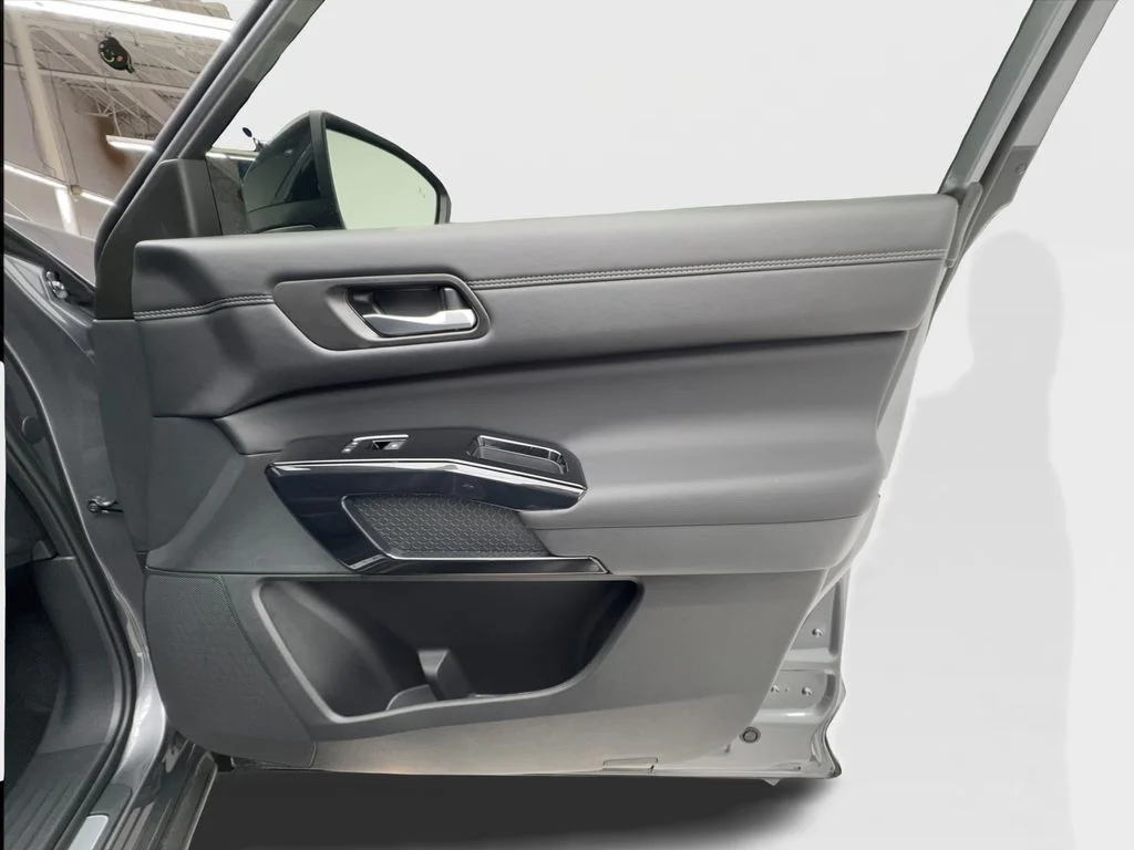 Used 2026 Gray Nissan Platinum image 38