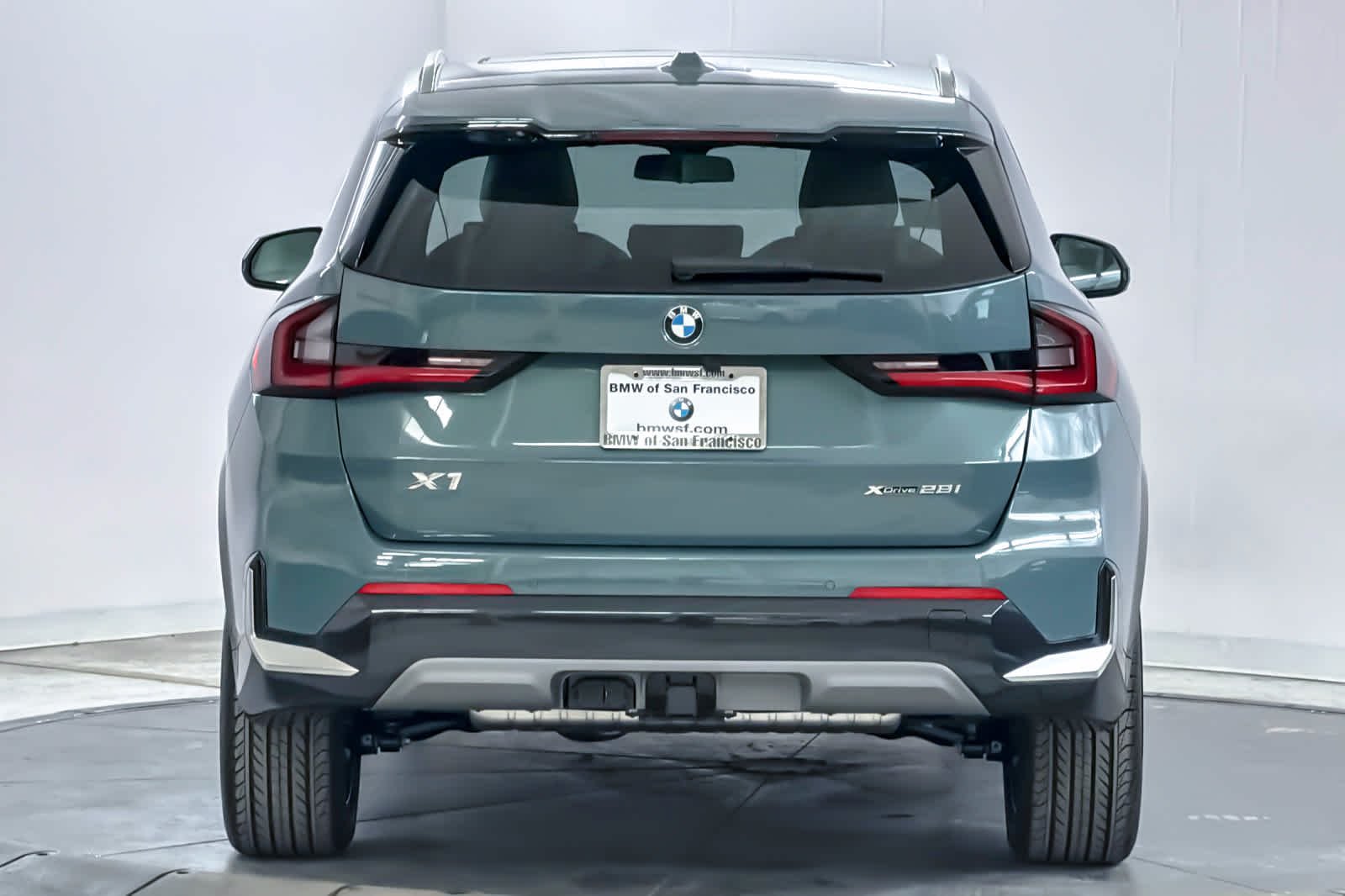 Used 2026 Cape York Green Metallic BMW xDrive28i image 7