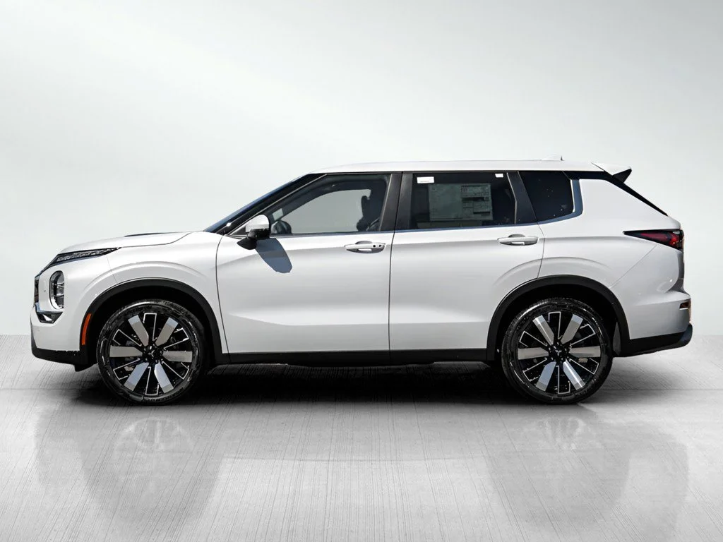 New 2026 White Diamond Mitsubishi SE image 4