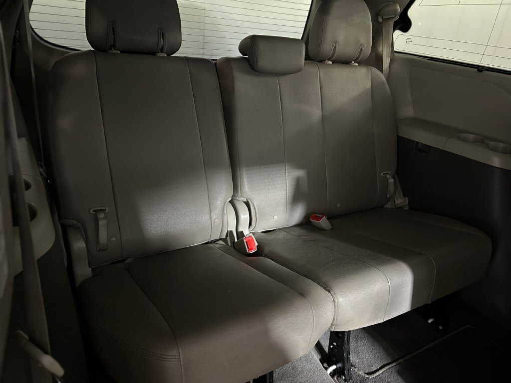 Used 2020 White Toyota XLE image 17