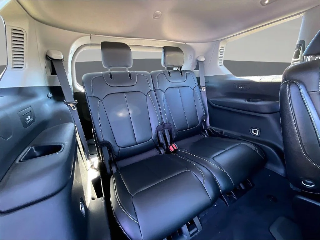 Certified Used 2024 Gray Jeep Limited image 30