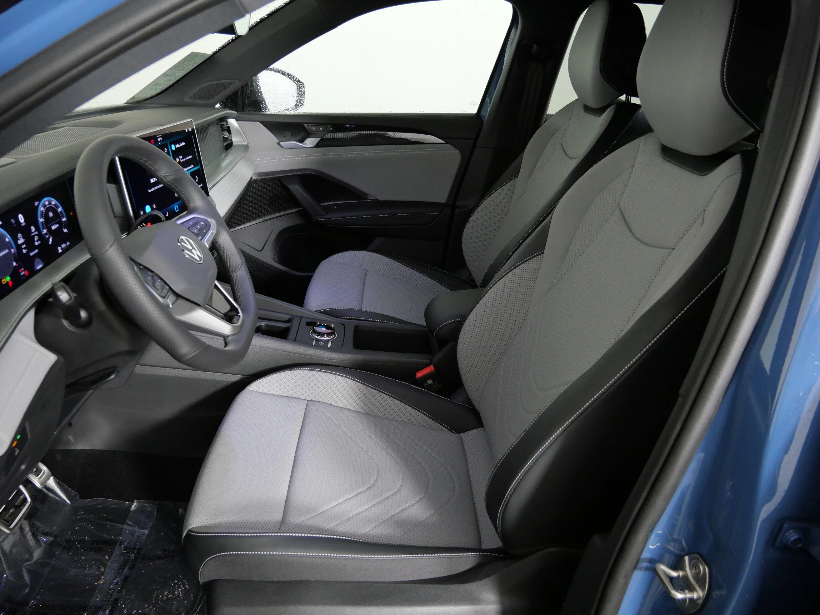 New 2026 Monterey Blue w/Deep Black Roof Volkswagen SE R-Line Black image 21