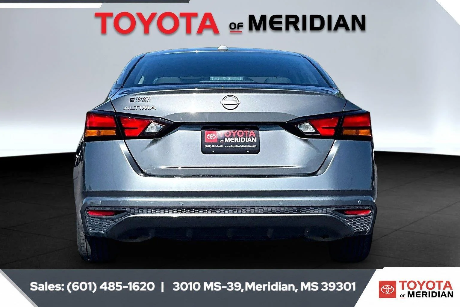 Used 2025 Gun Metallic Nissan SV image 4