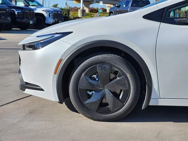 New 2026 Wind Chill Pearl <sup>1</sup> Toyota  SE image 6
