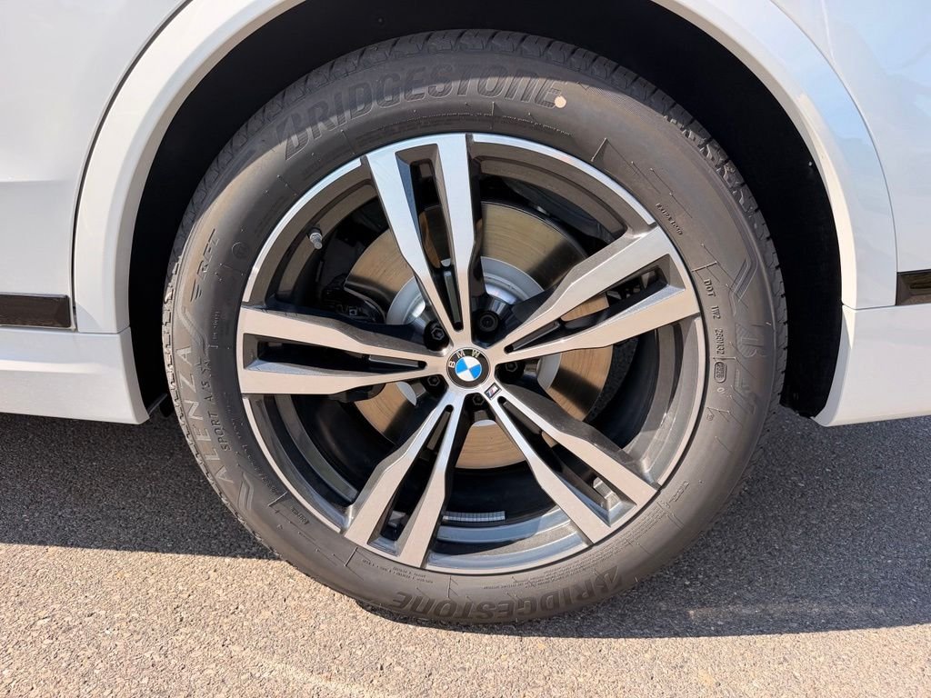 New 2027 Mineral White Metallic BMW M60i image 5
