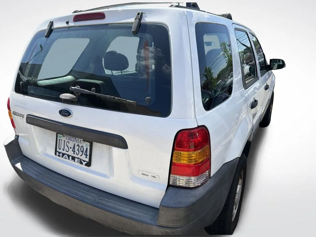 Used 2004 Oxford White Clearcoat Ford XLS image 4