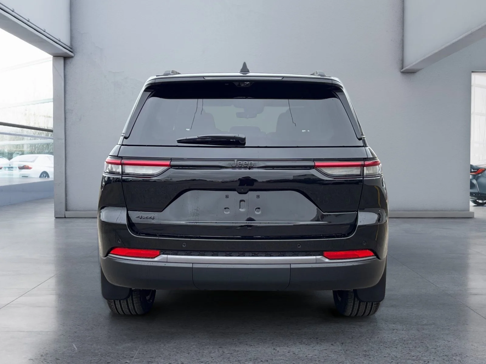 New 2027 HIGH GLOSS BLACK Jeep Limited image 4