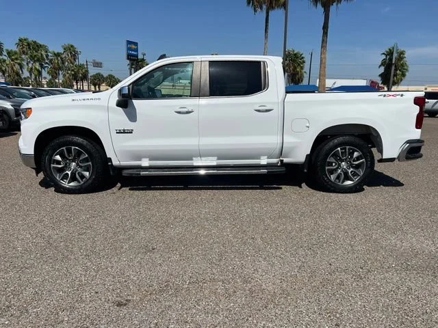 Used 2025 Summit White Chevrolet LT image 4