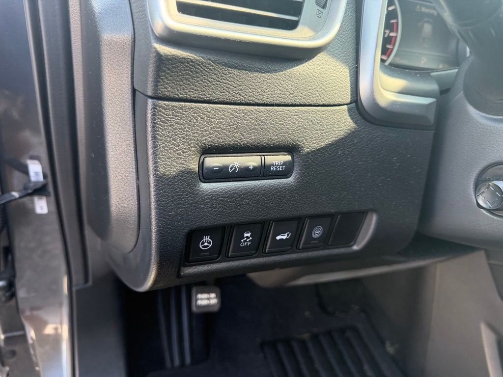 Used 2020 Gray Nissan Platinum image 13