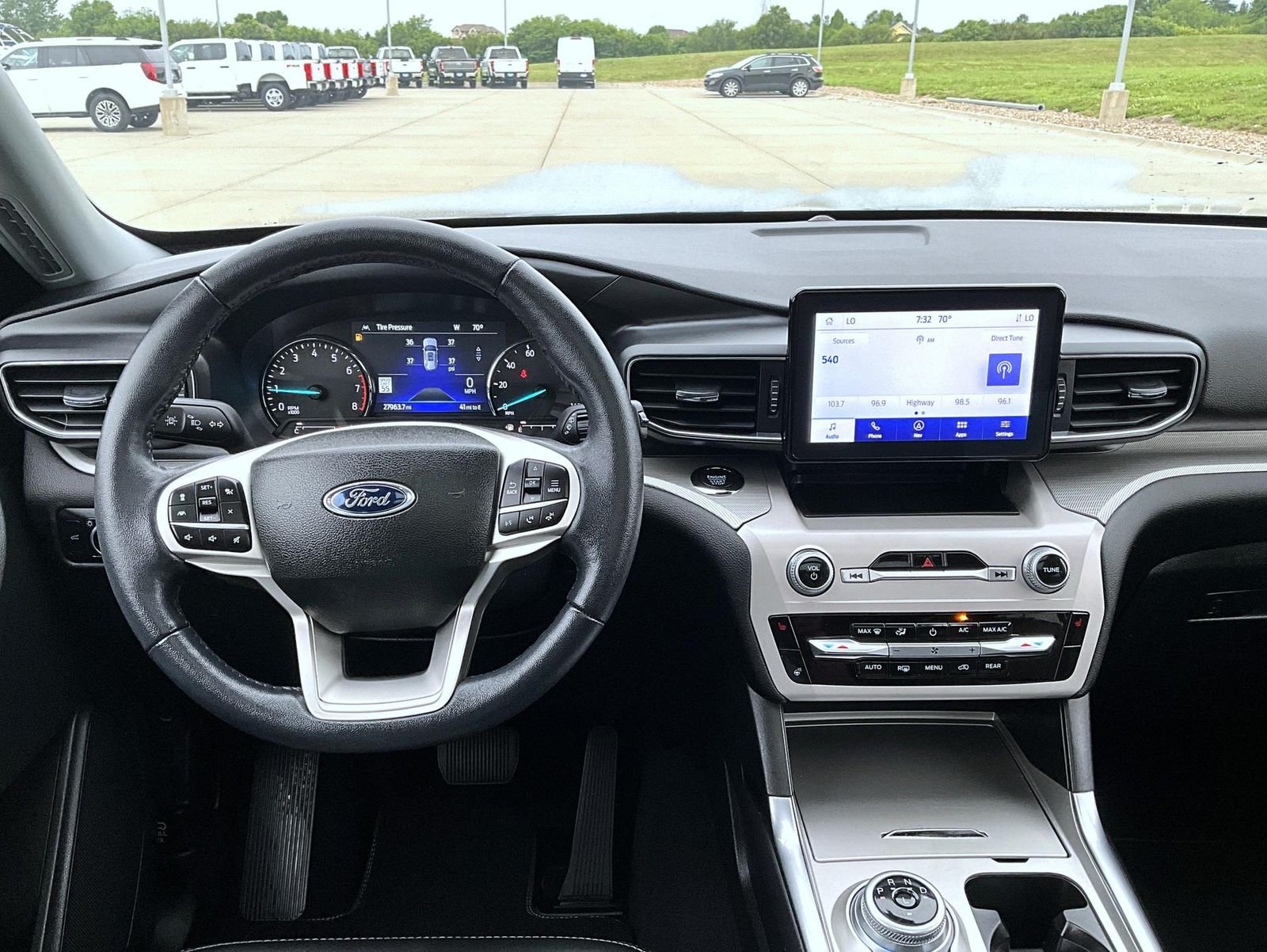 Used 2023 Black Ford XLT image 12