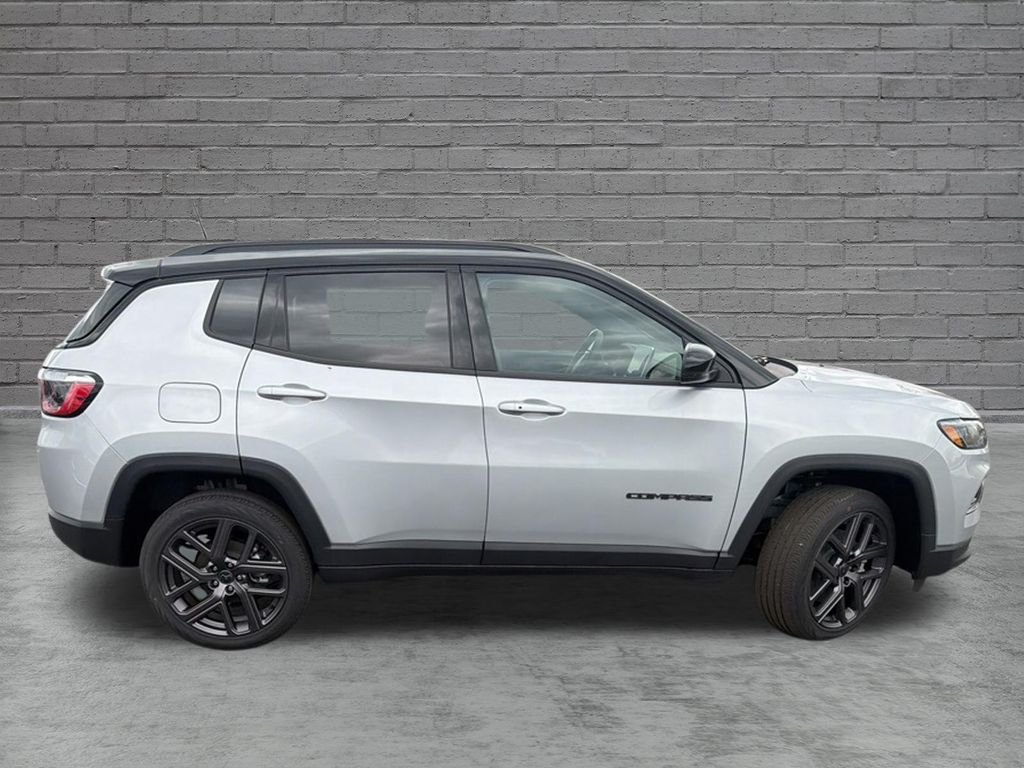 New 2026 Silver Zynith Metallic Clearcoat Jeep Limited image 9