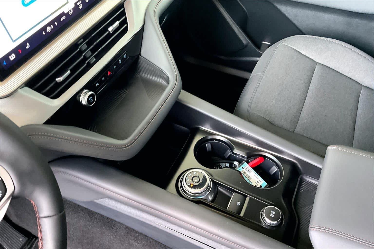 New 2026 Space White Metallic Ford Active image 8