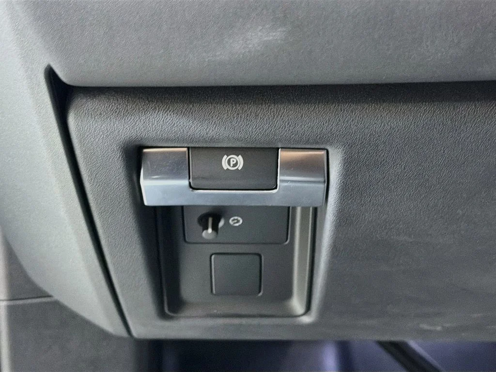 Used 2024 Eiger Grey Metallic Land Rover X image 10