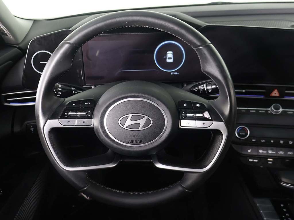 Used 2025 Black Hyundai SEL Convenience image 34