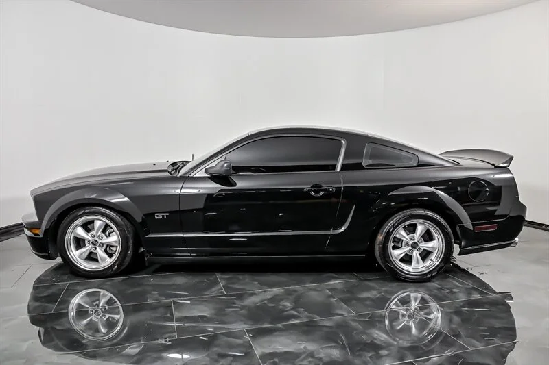 Used 2007 Black Clearcoat Ford GT Premium image 6