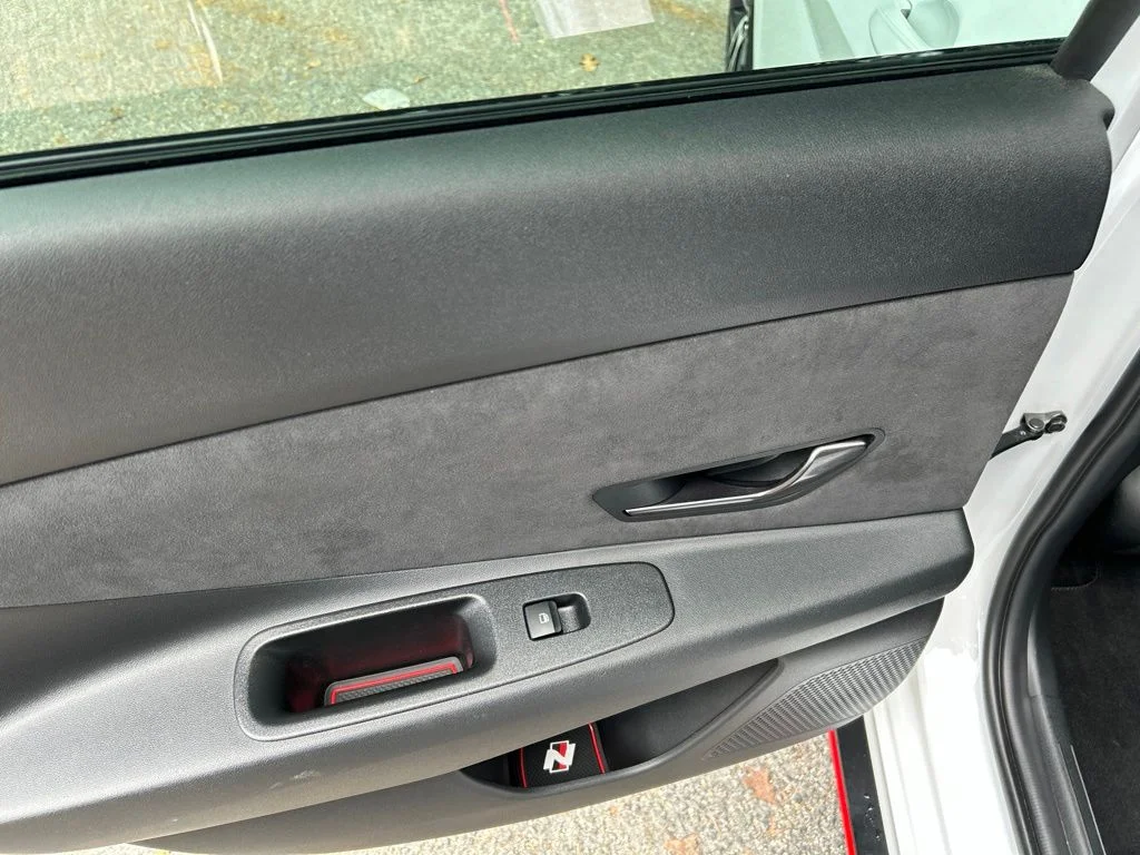 Used 2022 White Hyundai Base image 26