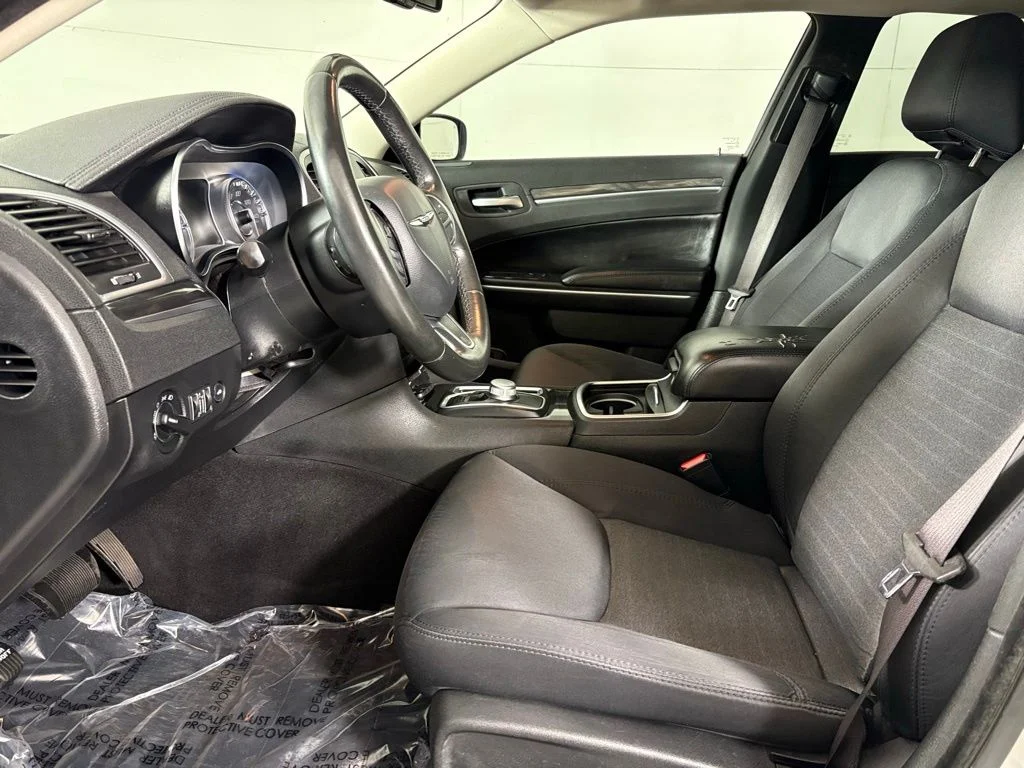 Used 2019 White Chrysler Touring image 21