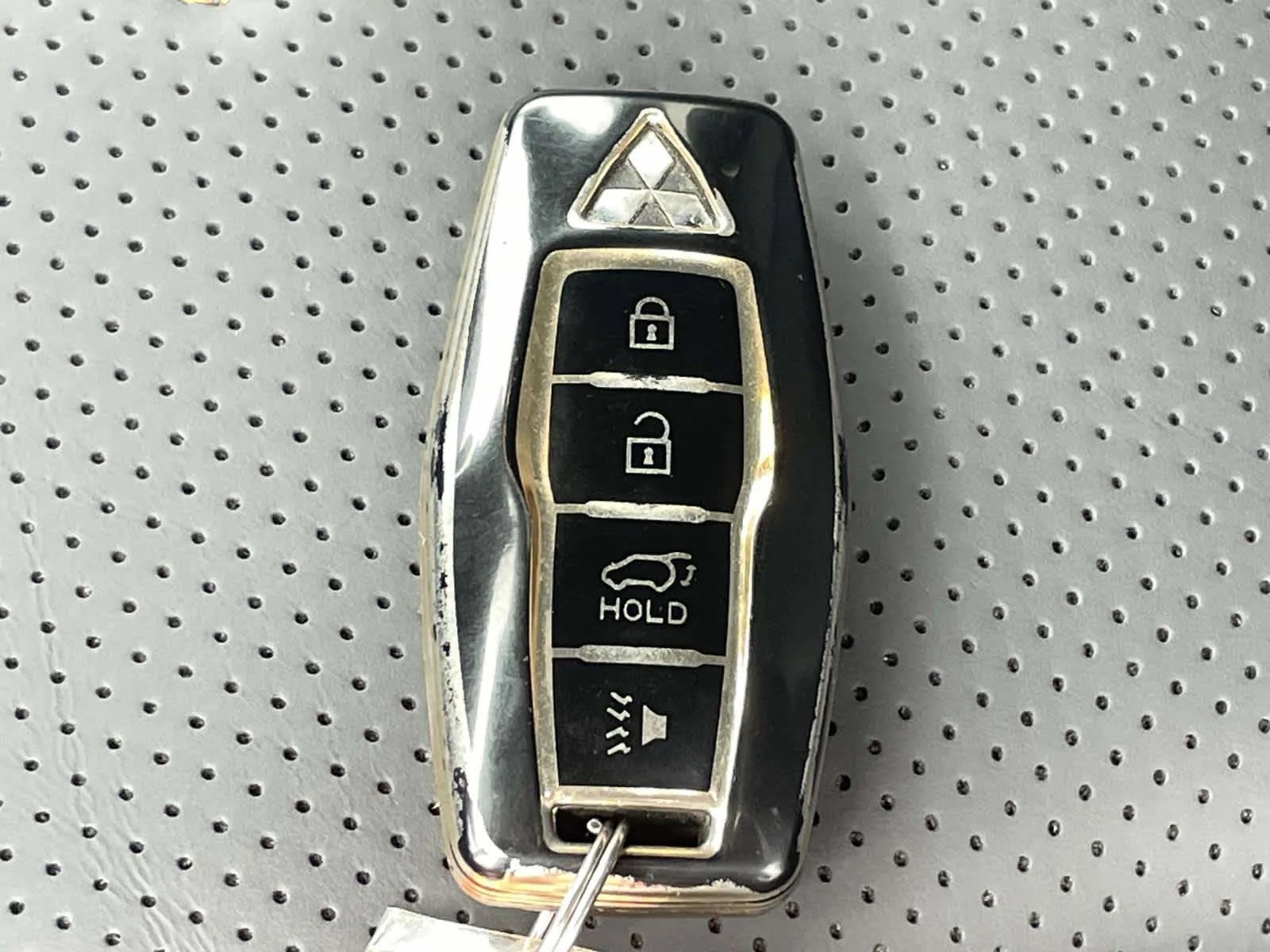 Used 2024 Red Diamond w/ Black Roof Mitsubishi SEL image 4