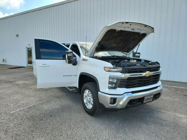 Used 2024 White Chevrolet LT image 12