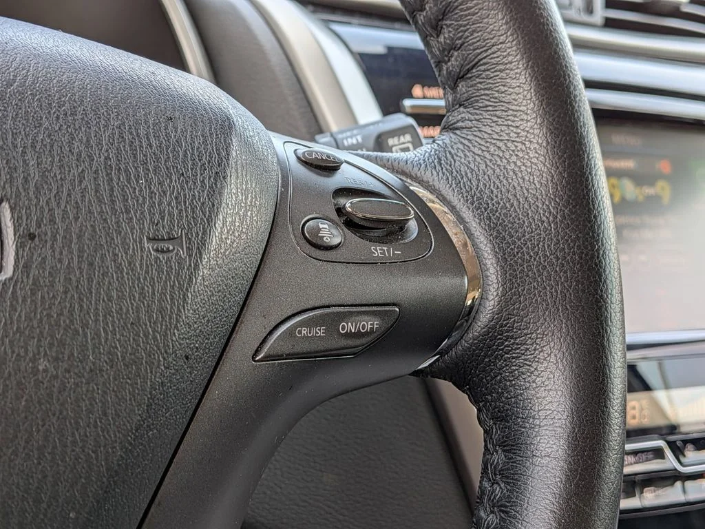 Used 2021 Silver Nissan SL image 17