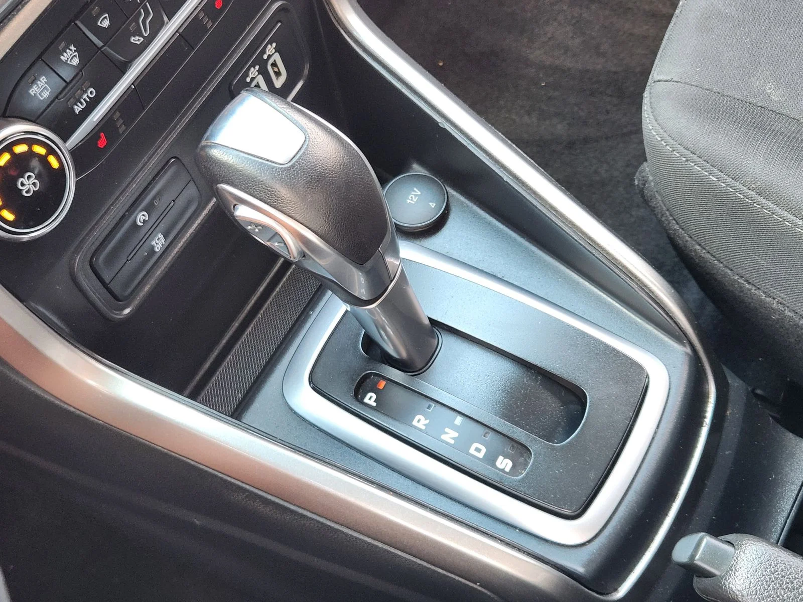 Used 2020 Black Ford SE image 19