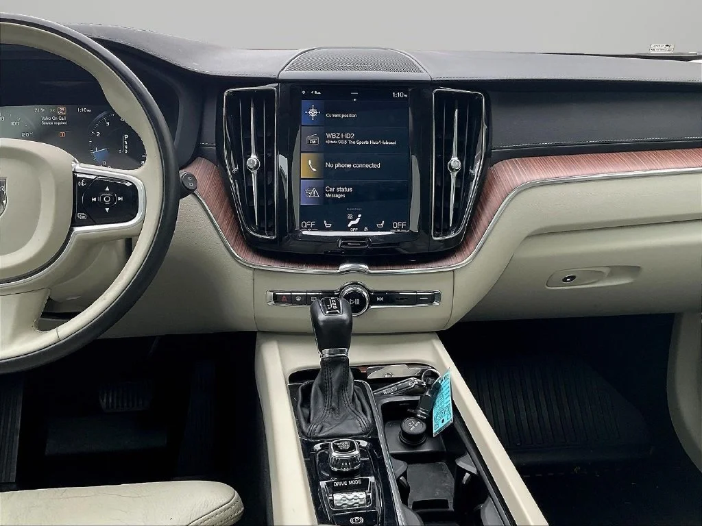 Used 2019 Onyx Black Metallic Volvo T6 Inscription image 11
