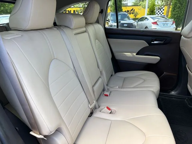 Used 2022  Toyota XLE image 27