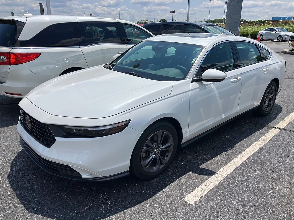 Certified Used 2023 Platinum White Pearl Honda EX image 3