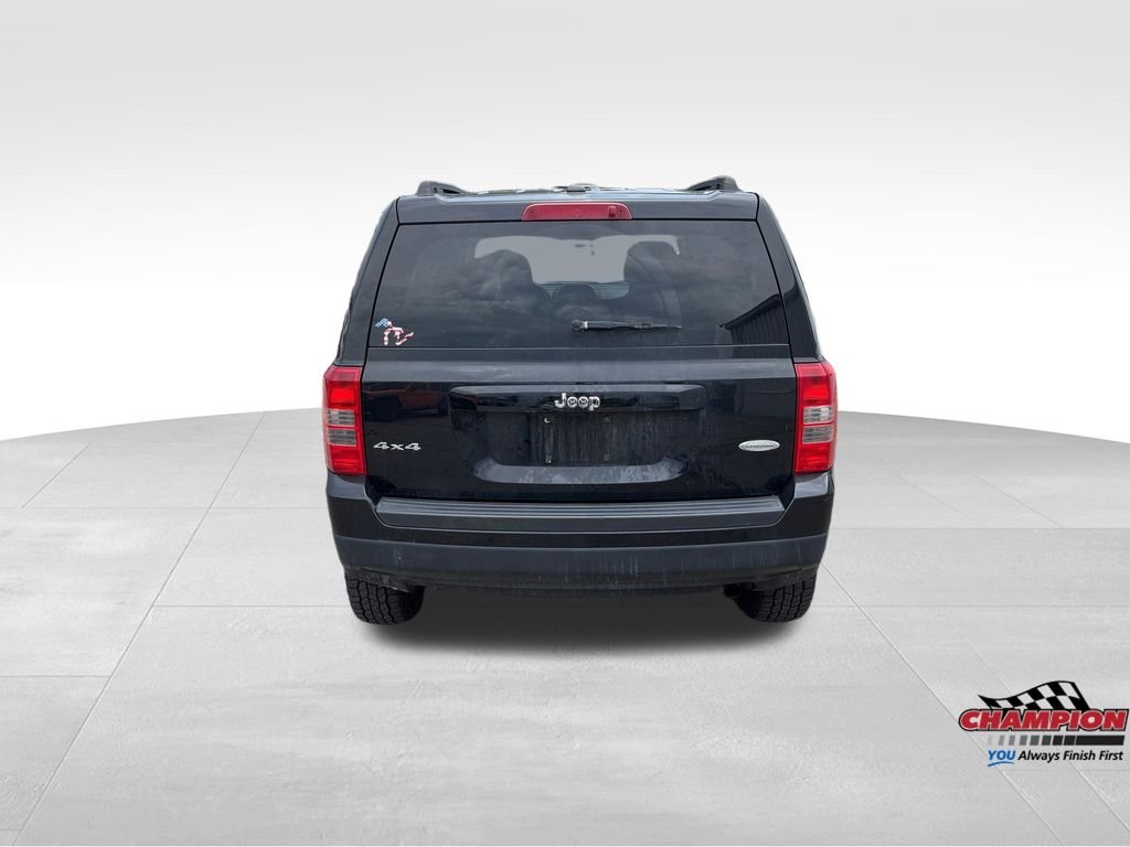 Used 2012 Black Jeep Latitude image 10