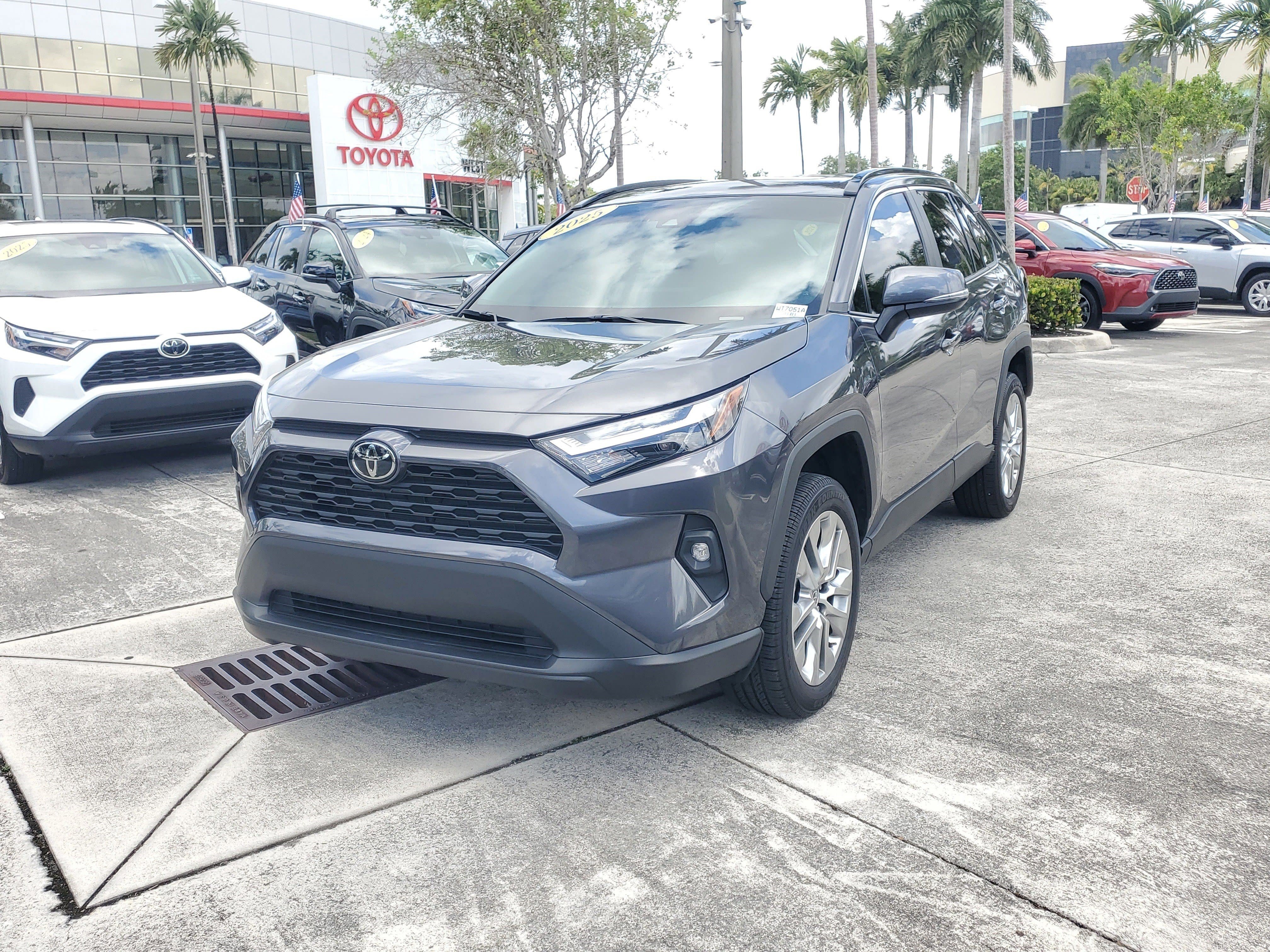 Used 2025 Magnetic Gray Metallic Toyota XLE Premium image 7